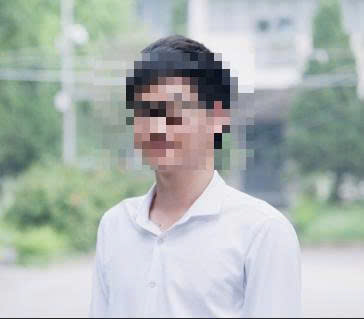 Khách hàng nam đánh giá dịch vụ cầm đồ tại Cầm Đồ Viet Pay