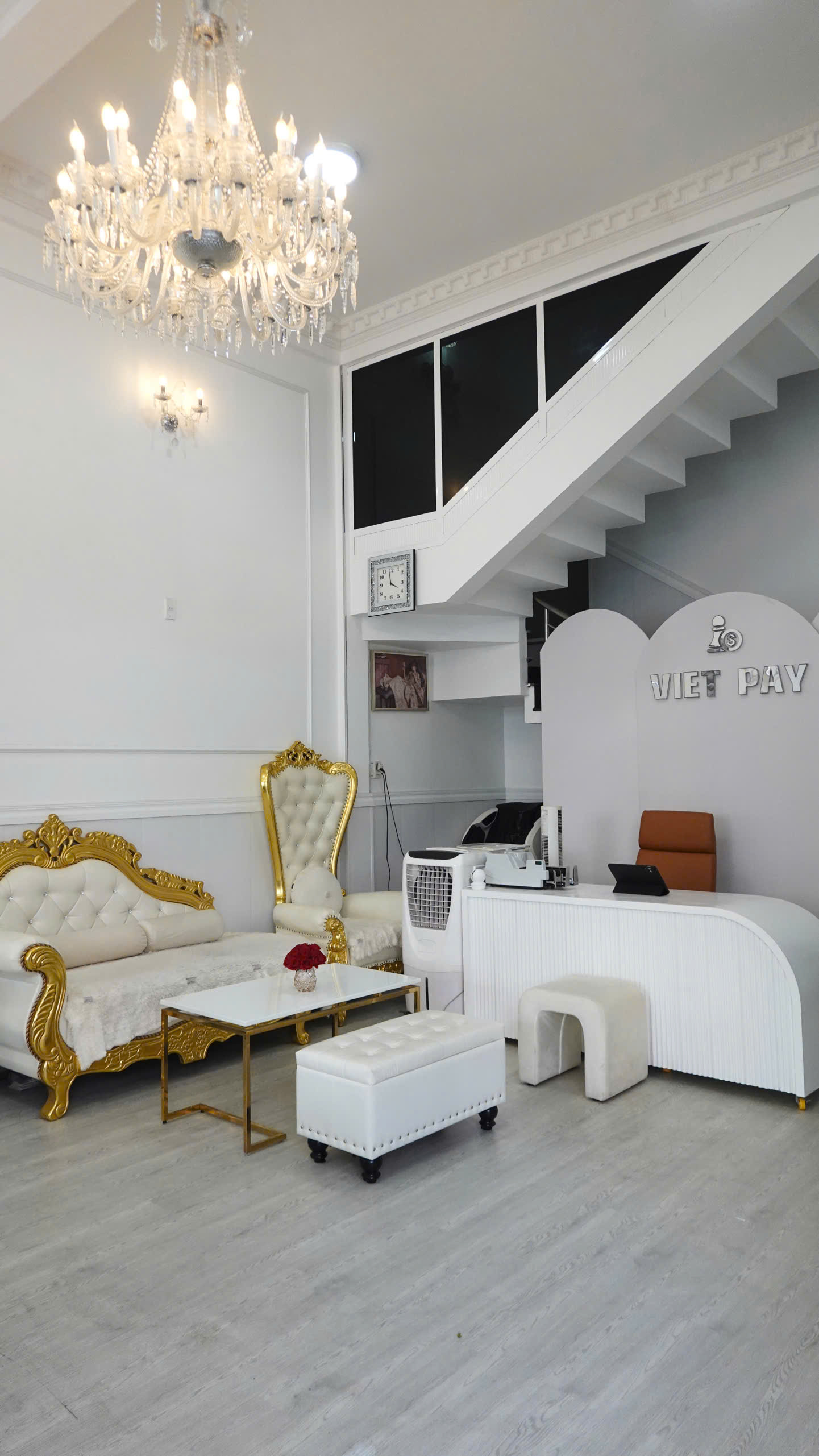 Khu vực tiếp khách và thẩm định tài sản tại Cầm Đồ Viet Pay